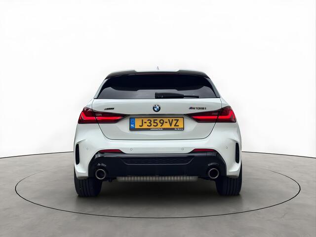 BMW 1-SERIE M135I 306PK XDrive High Executive Schaalstoelen Head-UP