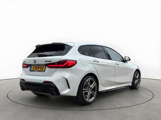 BMW 1-SERIE M135I 306PK XDrive High Executive Schaalstoelen Head-UP