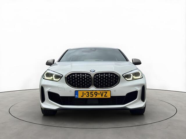BMW 1-SERIE M135I 306PK XDrive High Executive Schaalstoelen Head-UP