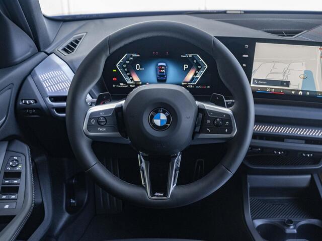 BMW 1-SERIE 120 | M Sportpakket Pro | Comfort Access | Driving Assistant Plus | M Adaptief Onderstel | Stuurwielrand verwarmd | Sportstoelen | 18 inch