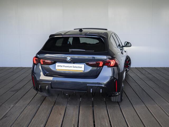 BMW 1-SERIE 120 | M Sportpakket Pro | Innovation Pack | Stuurwielrand verwarmd | Harman-Kardon | Comfort Access | Head-Up Display | Panoramadak | Trekhaak