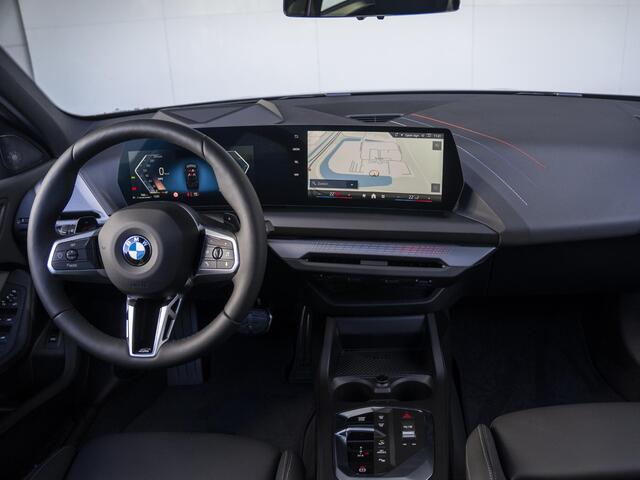 BMW 1-SERIE 120 | M Sportpakket Pro | Innovation Pack | Stuurwielrand verwarmd | Harman-Kardon | Comfort Access | Head-Up Display | Panoramadak | Trekhaak