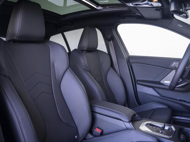 BMW 1-SERIE 120 | M Sportpakket Pro | Innovation Pack | Stuurwielrand verwarmd | Harman-Kardon | Comfort Access | Head-Up Display | Panoramadak | Trekhaak