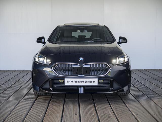 BMW 1-SERIE 120 | M Sportpakket Pro | Innovation Pack | Stuurwielrand verwarmd | Harman-Kardon | Comfort Access | Head-Up Display | Panoramadak | Trekhaak