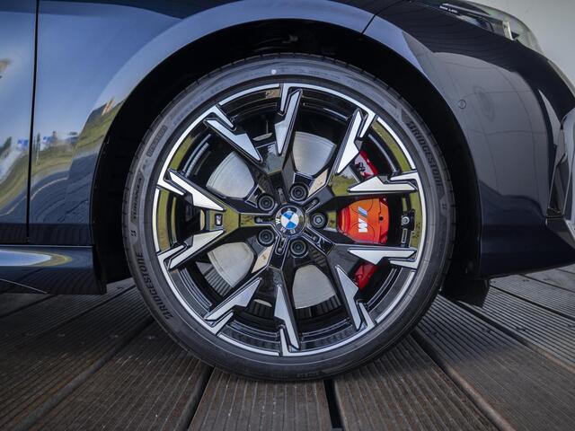 BMW 1-SERIE 120 | M Sportpakket Pro | Innovation Pack | Stuurwielrand verwarmd | Harman-Kardon | Comfort Access | Head-Up Display | Panoramadak | Trekhaak