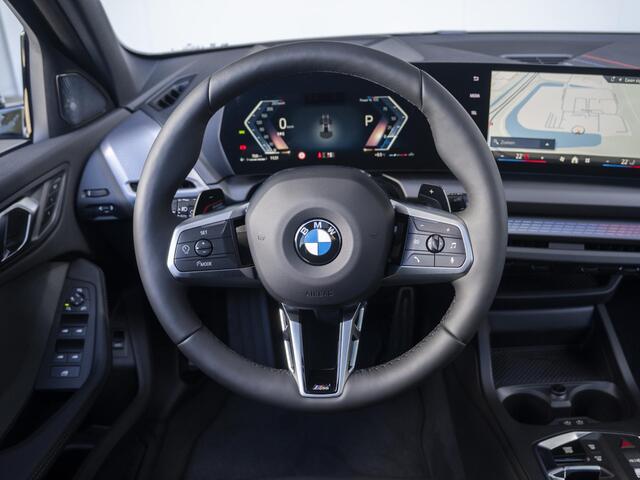 BMW 1-SERIE 120 | M Sportpakket Pro | Innovation Pack | Stuurwielrand verwarmd | Harman-Kardon | Comfort Access | Head-Up Display | Panoramadak | Trekhaak