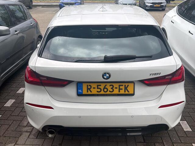 BMW 1-SERIE 118i Sport Line | HiFi | 17" | Automaat | 2 jaar BMW garantie