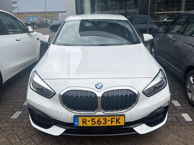 BMW 1-SERIE 118i Sport Line | HiFi | 17" | Automaat | 2 jaar BMW garantie