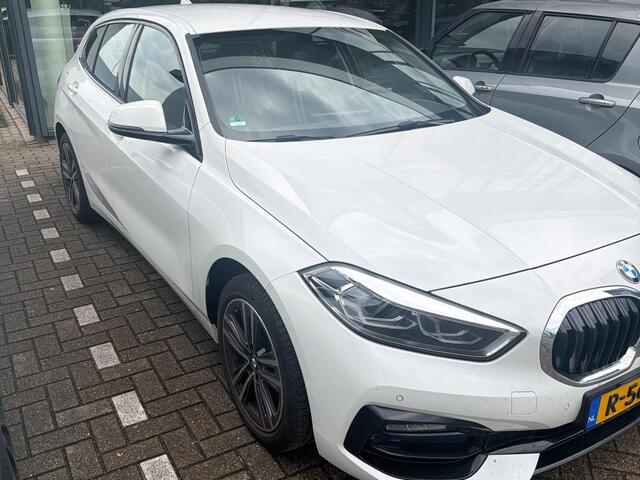 BMW 1-SERIE 118i Sport Line | HiFi | 17" | Automaat | 2 jaar BMW garantie