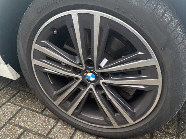 BMW 1-SERIE 118i Sport Line | HiFi | 17" | Automaat | 2 jaar BMW garantie