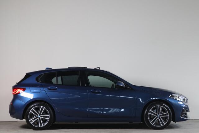 BMW 1-SERIE 116i Executive Edition - NL- Auto!! Stoel+stuurverw I Pano I Camera