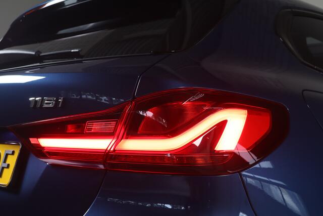 BMW 1-SERIE 116i Executive Edition - NL- Auto!! Stoel+stuurverw I Pano I Camera