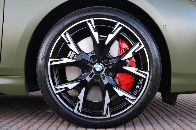 BMW 1-SERIE 120 M Sport Design Edition | Sport Pakket Pro | Panorama Dak | Driving Assistant Plus | Harman Kardon | Invidual Frozen Urban Green | Parking Assistant Plus |