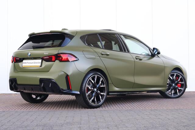 BMW 1-SERIE 120 M Sport Design Edition | Sport Pakket Pro | Panorama Dak | Driving Assistant Plus | Harman Kardon | Invidual Frozen Urban Green | Parking Assistant Plus |