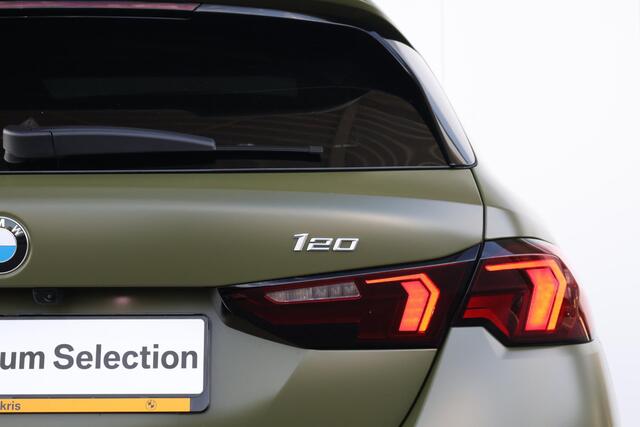 BMW 1-SERIE 120 M Sport Design Edition | Sport Pakket Pro | Panorama Dak | Driving Assistant Plus | Harman Kardon | Invidual Frozen Urban Green | Parking Assistant Plus |