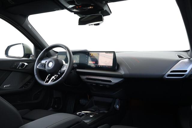 BMW 1-SERIE 120 M Sport Design Edition | Sport Pakket Pro | Panorama Dak | Driving Assistant Plus | Harman Kardon | Invidual Frozen Urban Green | Parking Assistant Plus |