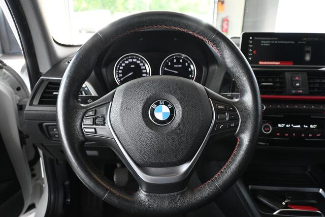 BMW 1-SERIE 116i Sport Cima Navigatie Pdc Cruise Control LED Stoelverwarming Inruil Mogelijk!