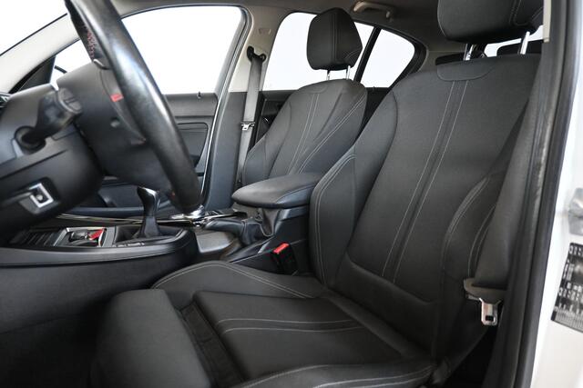 BMW 1-SERIE 116i Sport Cima Navigatie Pdc Cruise Control LED Stoelverwarming Inruil Mogelijk!