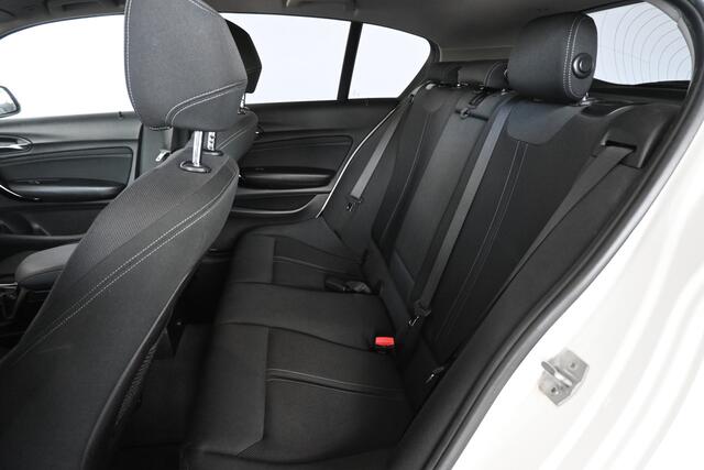 BMW 1-SERIE 116i Sport Cima Navigatie Pdc Cruise Control LED Stoelverwarming Inruil Mogelijk!