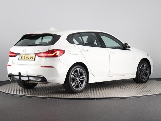 BMW 1-SERIE 118i Executive Edition (NL-Auto / Afn. trekhaak / Digitaal dashboard / Carplay / Cruise)