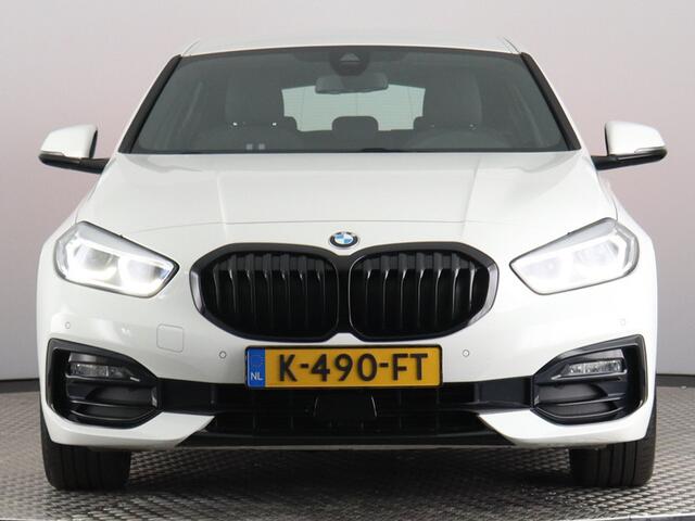 BMW 1-SERIE 118i Executive Edition (NL-Auto / Afn. trekhaak / Digitaal dashboard / Carplay / Cruise)