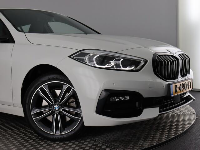 BMW 1-SERIE 118i Executive Edition (NL-Auto / Afn. trekhaak / Digitaal dashboard / Carplay / Cruise)
