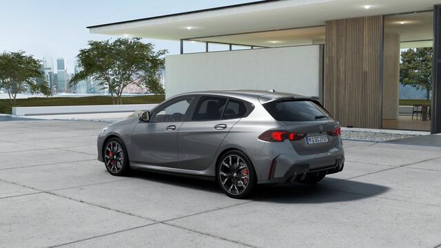 BMW 1-SERIE 120 M Sport Automaat / Panoramadak / Sportstoelen / Comfort Access / Parking Assistant Plus / Head-Up / Stuurverwarming
