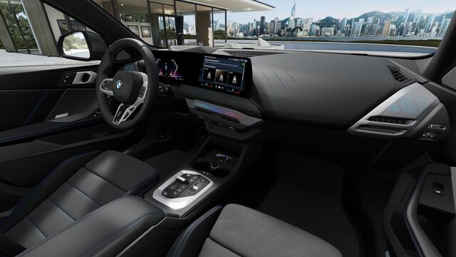 BMW 1-SERIE 120 M Sport Automaat / Panoramadak / Sportstoelen / Comfort Access / Parking Assistant Plus / Head-Up / Stuurverwarming