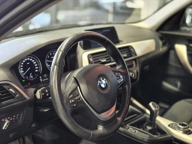 BMW 1-SERIE 116i Executive Navi | Verw. stoelen| Sensoren | Trekhaak | Nette auto