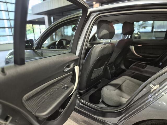 BMW 1-SERIE 116i Executive Navi | Verw. stoelen| Sensoren | Trekhaak | Nette auto