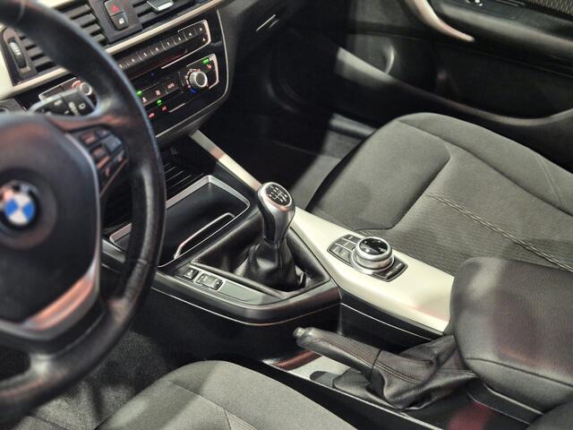 BMW 1-SERIE 116i Executive Navi | Verw. stoelen| Sensoren | Trekhaak | Nette auto