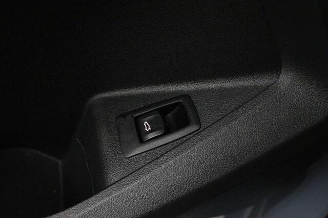 BMW 1-SERIE 118i Introduction Edition M Sport (PANO, M-PAKKET, CAMERA, STUURVERWARMING, SFEERVERLICHTI