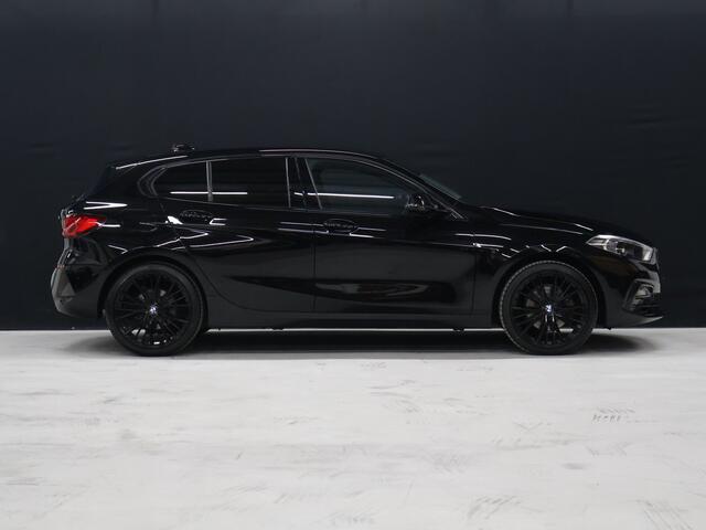 BMW 1-SERIE 118i Executive Edition [AFNEEMBARE TREKHAAK, APPLE CARPLAY, ANDROID, SPORTSTOELEN, PDC V+A, BMW LED, CRUISE, CLIMATE, NIEUWSTAAT]