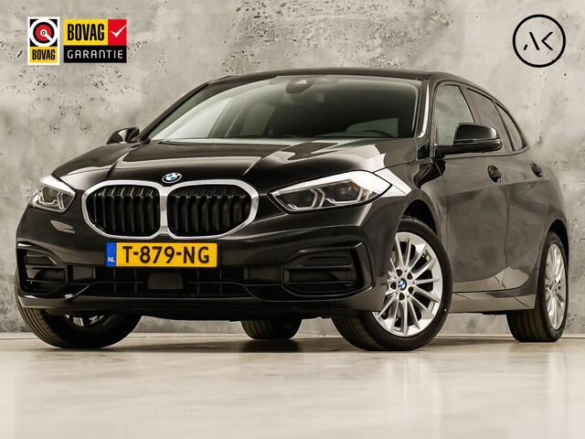 BMW 1-SERIE 118i Sport Automaat (APPLE CARPLAY, DEALER ONDERHOUDEN, GROOT NAVI, CAMERA, STUUR/STOELVERWARMING, SPORTSTOELEN, TREKHAAK, GETINT GLAS, ELEK ACHTERKLEP, NIEUWSTAAT)