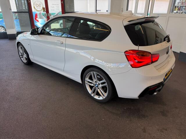 BMW 1-SERIE 118i Centennial High Executive M Sport Automaat | Lederen bekleding | Cruise control | Climate control | Navigatie | Adaptief onderstel | Stoelverwarming | 18''INCH