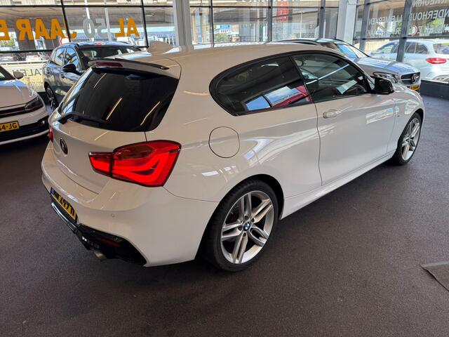 BMW 1-SERIE 118i Centennial High Executive M Sport Automaat | Lederen bekleding | Cruise control | Climate control | Navigatie | Adaptief onderstel | Stoelverwarming | 18''INCH
