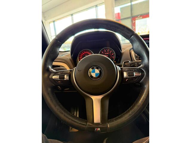 BMW 1-SERIE 118i Centennial High Executive M Sport Automaat | Lederen bekleding | Cruise control | Climate control | Navigatie | Adaptief onderstel | Stoelverwarming | 18''INCH