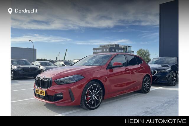 BMW 1-SERIE 118i M-Sport Pro | Handgeschakeld | Panorama | 19" | Leder
