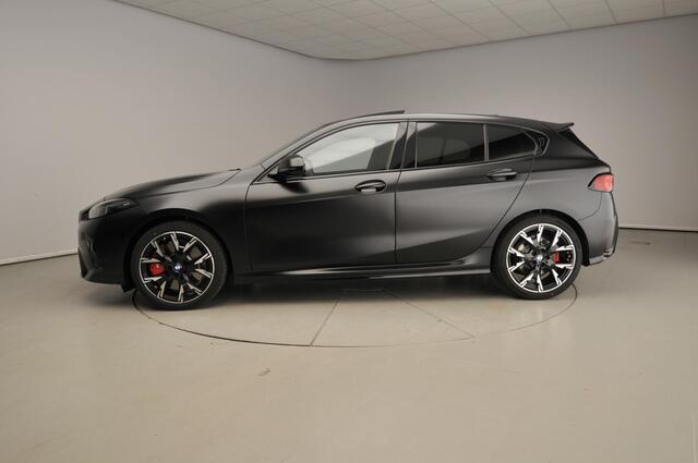 BMW 1-SERIE 120 M Sportpakket Pro / Premium Pack / Panoramadak / Harman-Kardon / Camera / Getint glas / Alu wielen 19 inch
