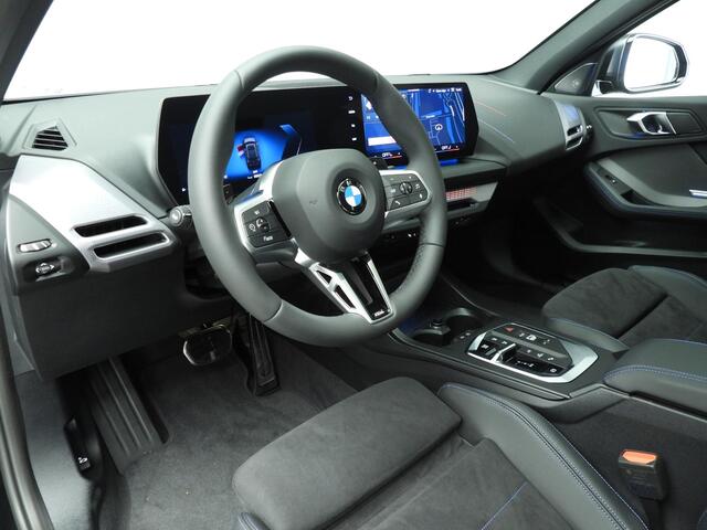 BMW 1-SERIE 120 M Sportpakket Pro / Premium Pack / Panoramadak / Harman-Kardon / Camera / Getint glas / Alu wielen 19 inch
