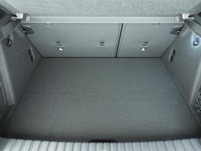 BMW 1-SERIE 120 M Sportpakket Pro / Premium Pack / Panoramadak / Harman-Kardon / Camera / Getint glas / Alu wielen 19 inch
