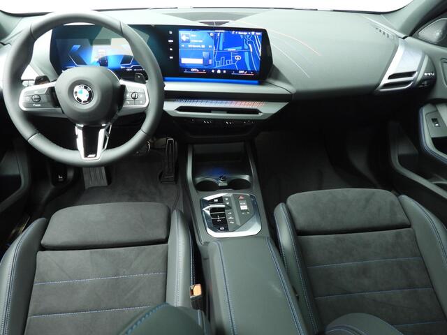 BMW 1-SERIE 120 M Sportpakket Pro / Premium Pack / Panoramadak / Harman-Kardon / Camera / Getint glas / Alu wielen 19 inch