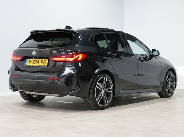 BMW 1-SERIE 118i Executive 50 Jahre Editie M Sport Panoramadak 300