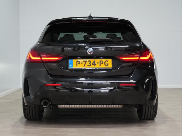 BMW 1-SERIE 118i Executive 50 Jahre Editie M Sport Panoramadak 300