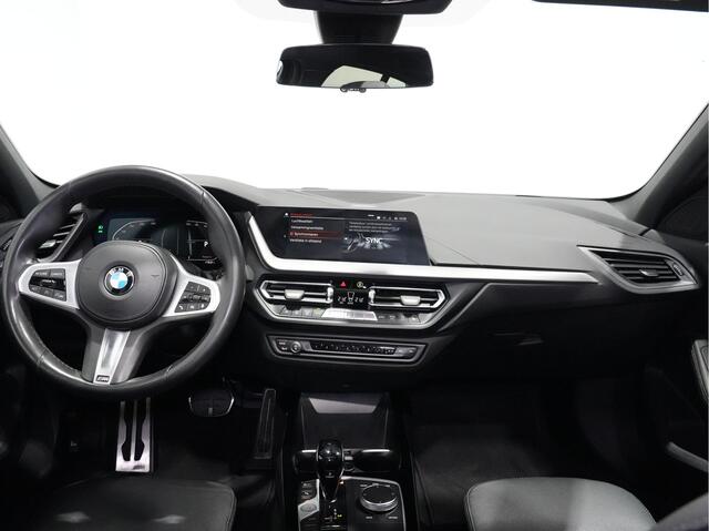 BMW 1-SERIE 118i Executive 50 Jahre Editie M Sport Panoramadak 300