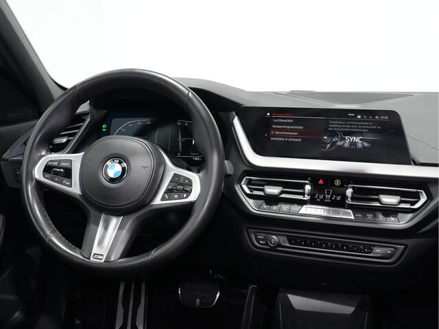 BMW 1-SERIE 118i Executive 50 Jahre Editie M Sport Panoramadak 300