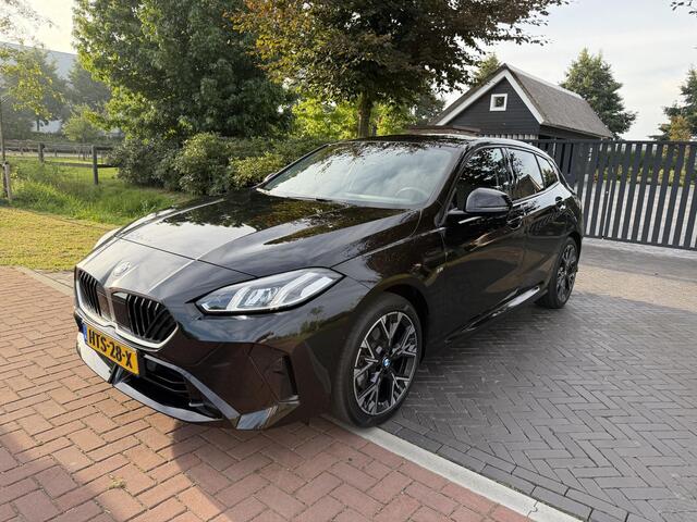 BMW 1-SERIE 120 M Sport Design Edition | M-Pakket | Camera | Apple Carplay | NL-Auto |