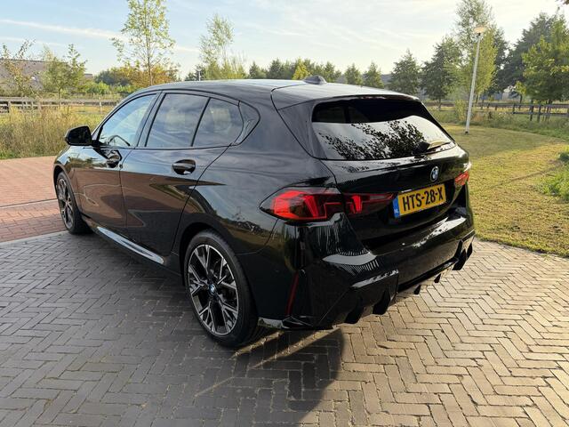 BMW 1-SERIE 120 M Sport Design Edition | M-Pakket | Camera | Apple Carplay | NL-Auto |