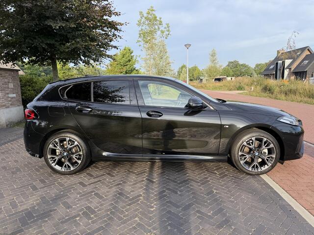BMW 1-SERIE 120 M Sport Design Edition | M-Pakket | Camera | Apple Carplay | NL-Auto |