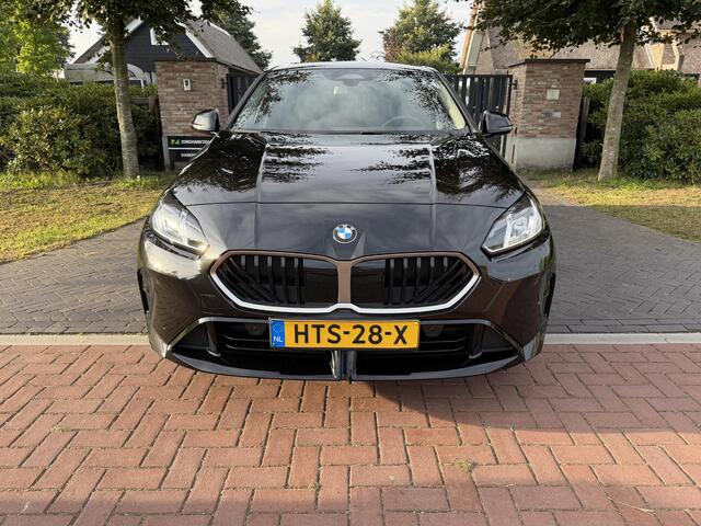 BMW 1-SERIE 120 M Sport Design Edition | M-Pakket | Camera | Apple Carplay | NL-Auto |